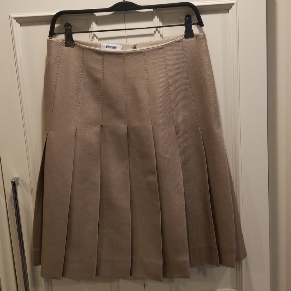 Moschino beige pleated skirt